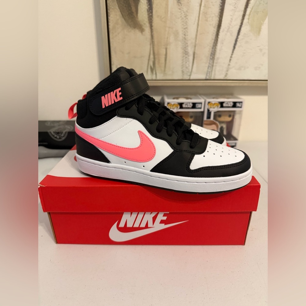 NWB Nike Court Borough Mid 2 (GS) Black/Sunset Pulse-White size 5Y - Picture 4 of 6